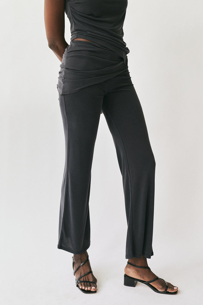 Geel Porto Pant in Onyx at Parc Shop