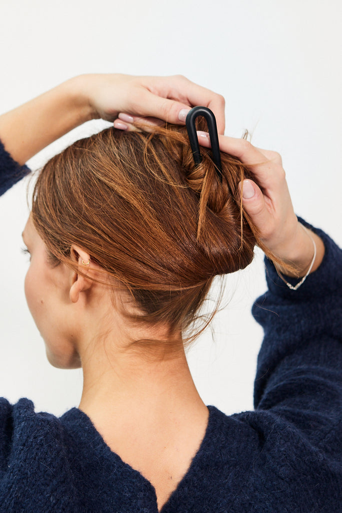 Undo U-pin in Stone Black at Parc Shop