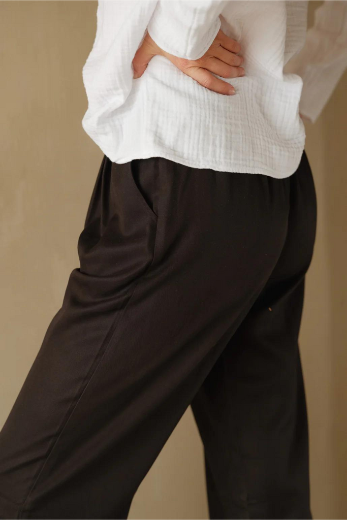 Donni Pleated Trouser in Jet at Parc Shop