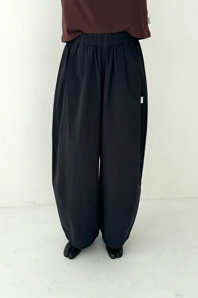 Le Bon Shoppe Parachute Pant in Black at Parc Shop