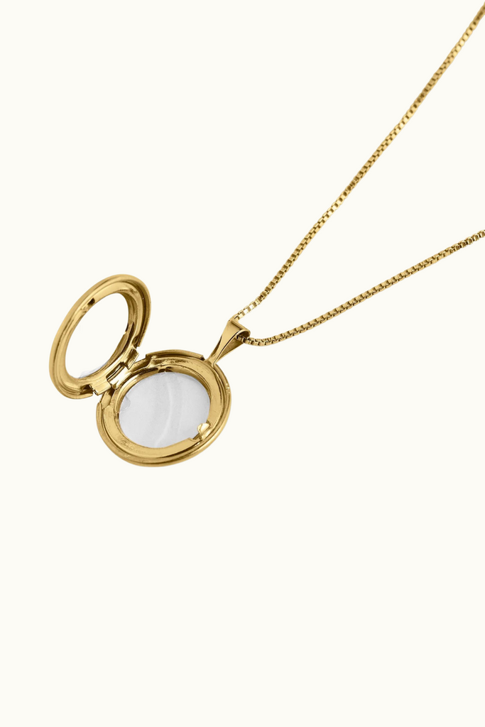 Lisbeth - Round Locket Necklace - Gold - Parc Shop