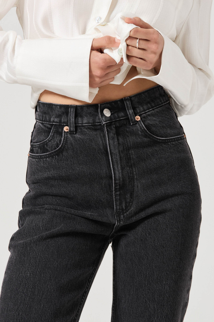Rolla's Loulou Straight Jean in Black Sand at Parc Shop | Minneapolis, MN